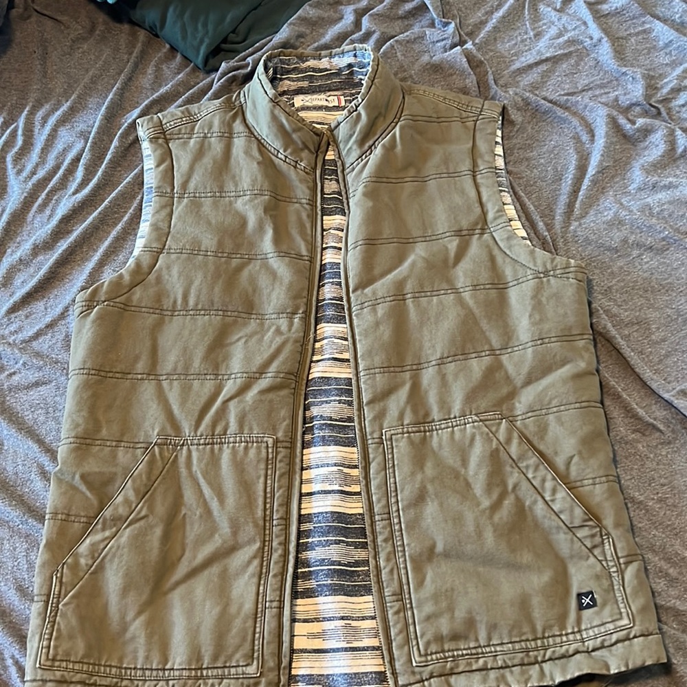 Men’s army green vest large